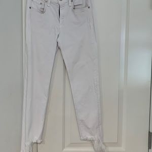 Rag and Bone size 27 white capri frayed bottom.